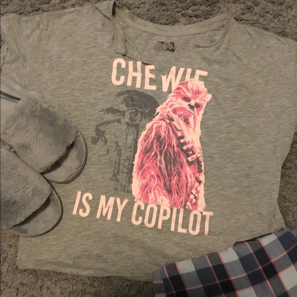 STAR WARS cropped v-neck sleeping shirt.